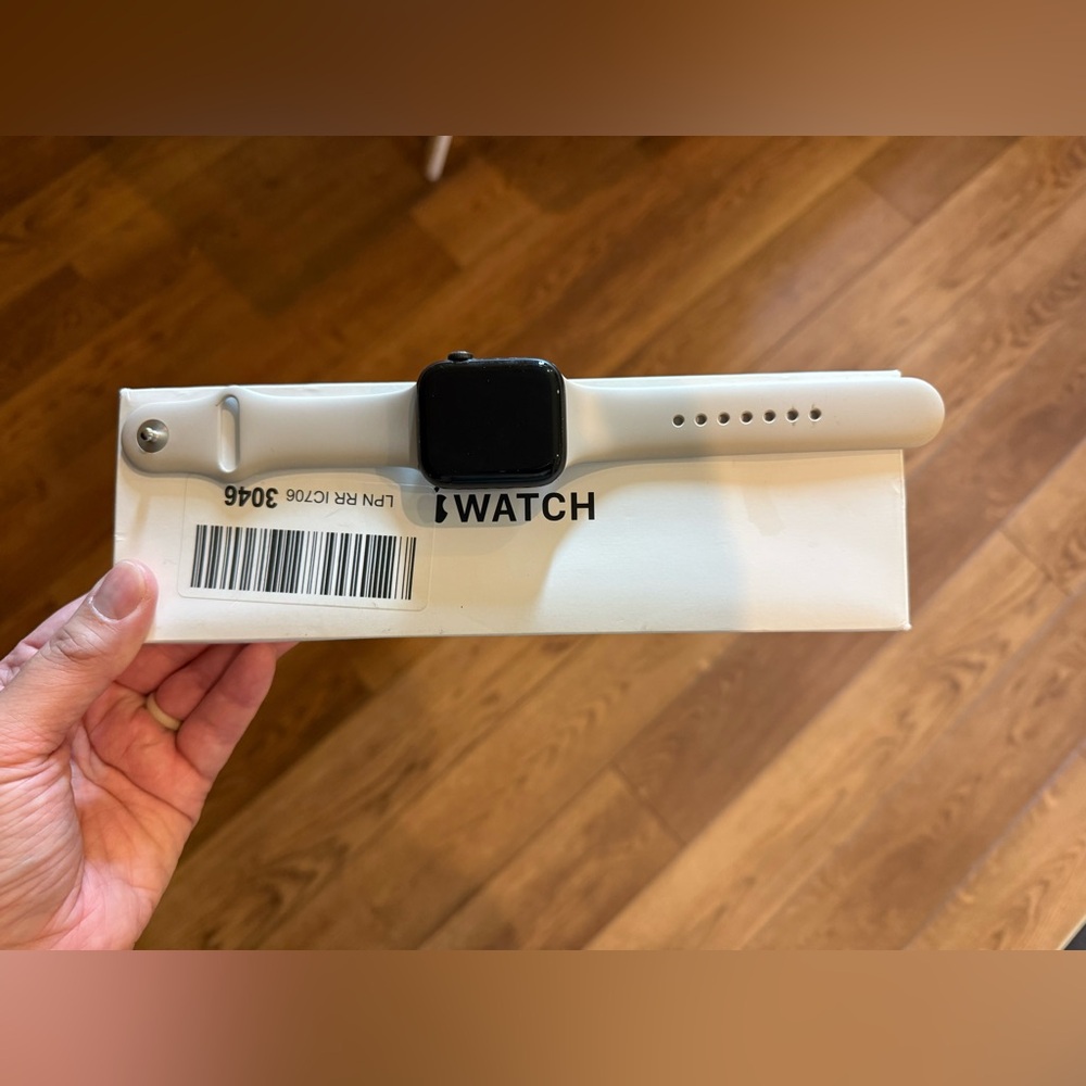 *Repair Needed* Apple Watch SE 2nd Gen 44 MM